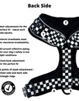 Cooling dog harness in black & white checkered back features infographic with numbered callouts